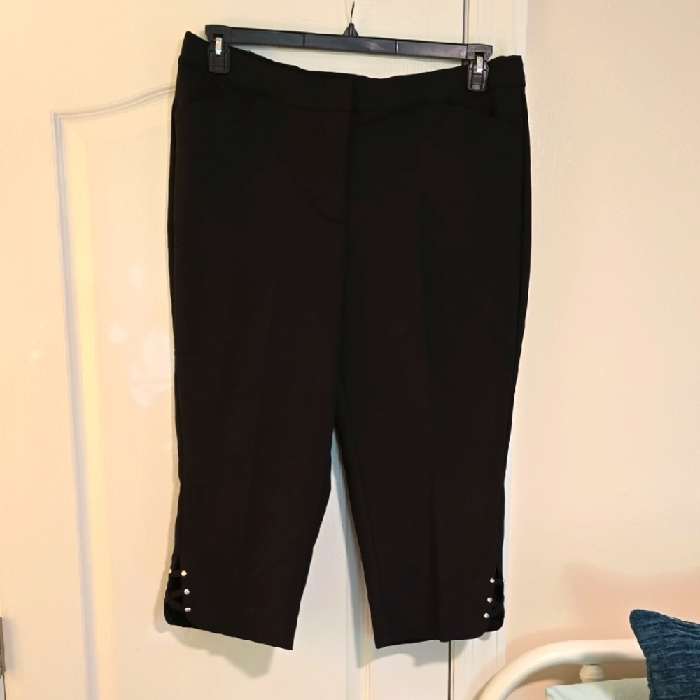 Ruby Rd. Black Capris with Button Detail